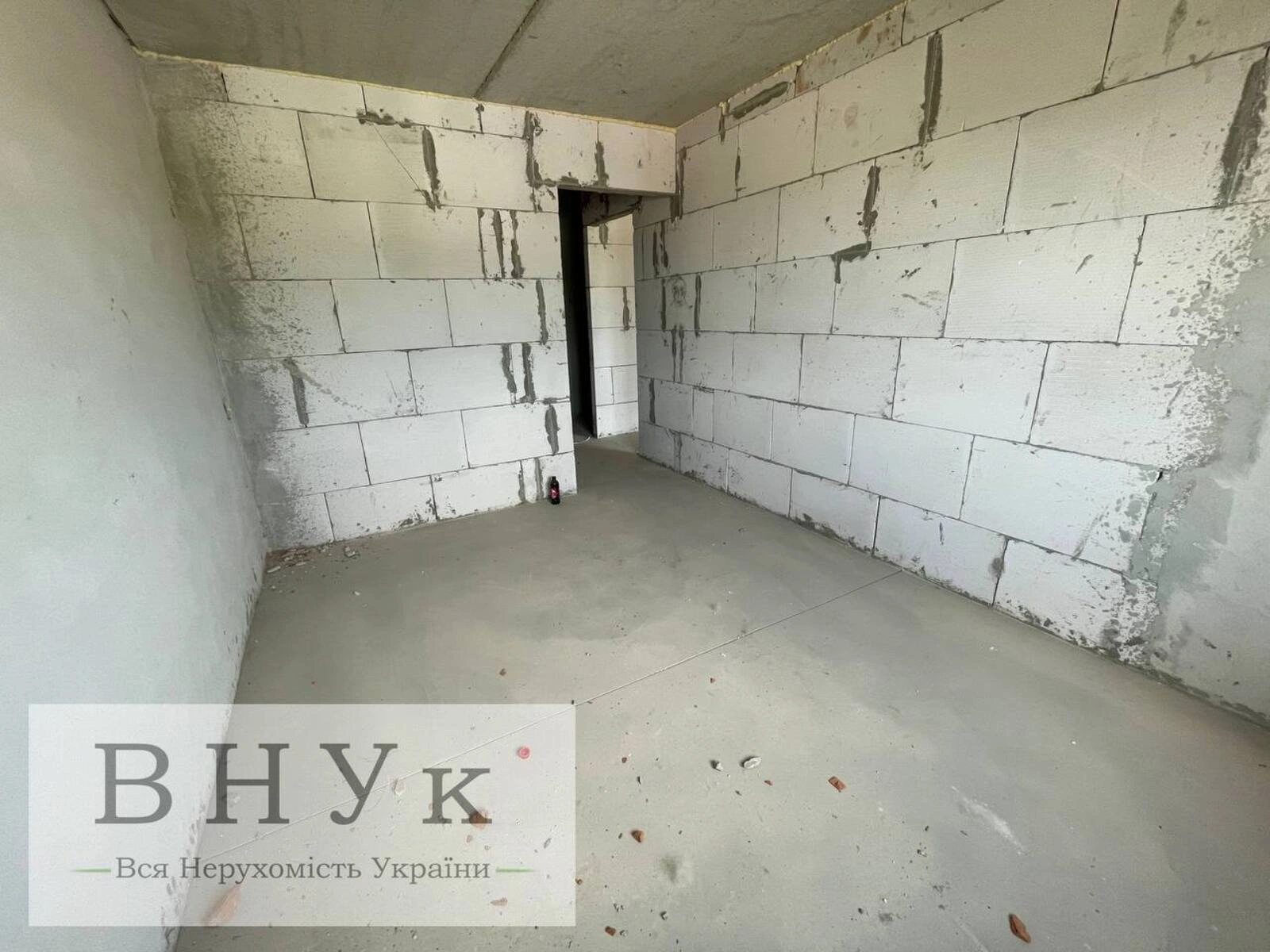 Apartments for sale 1 room, 42 m², 5th fl./6 floors. Petrykiv  Sheptytskoho vul., Ternopil. 