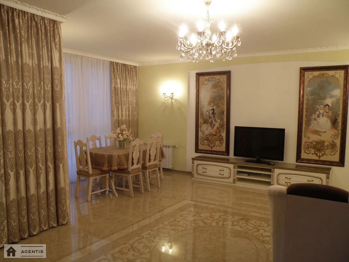 Apartment for rent. 4 rooms, 122 m², 15 floor/16 floors. 4, Lobanovskoho , Kyiv. 