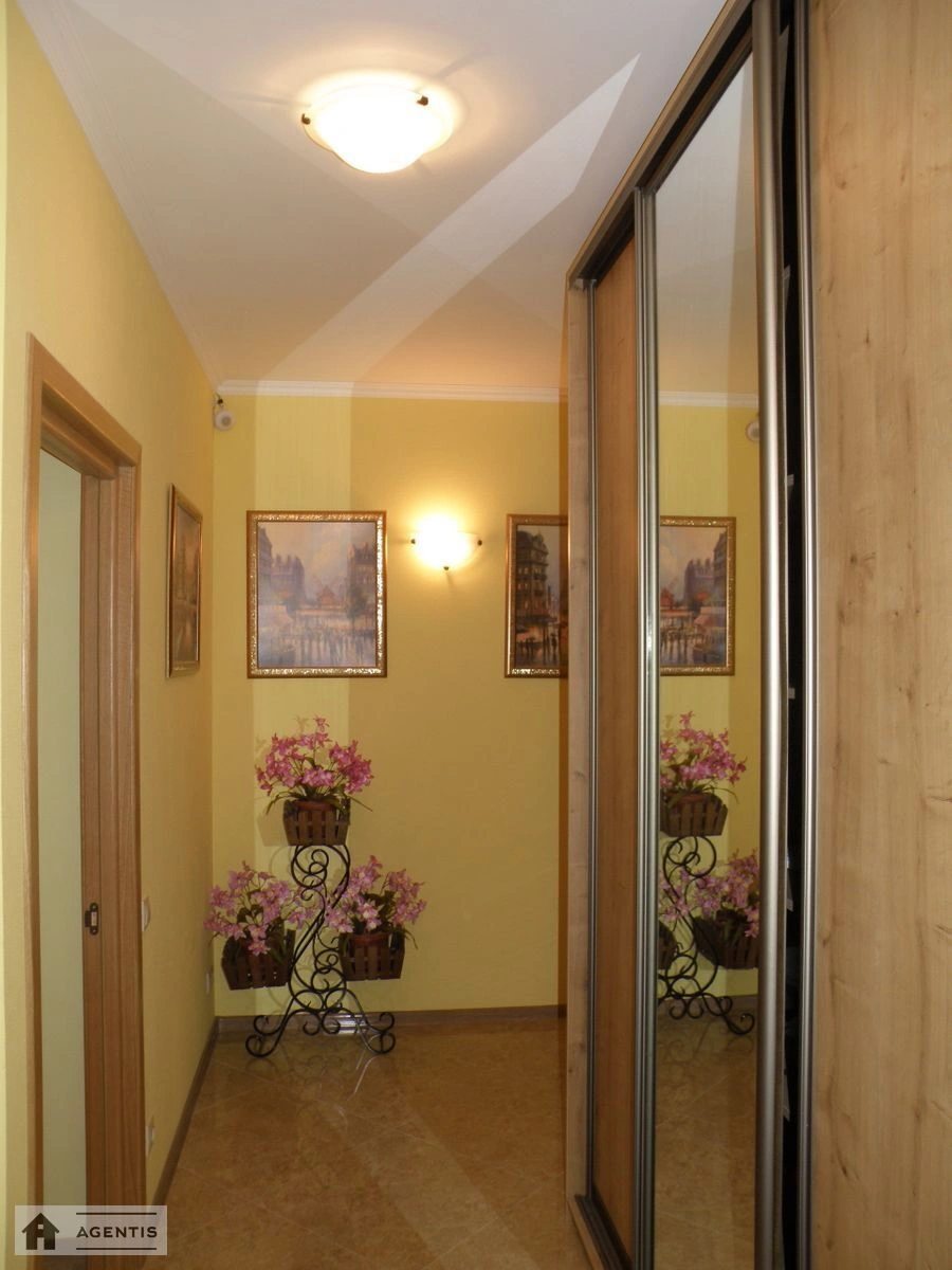 Apartment for rent. 4 rooms, 122 m², 15 floor/16 floors. 4, Lobanovskoho , Kyiv. 