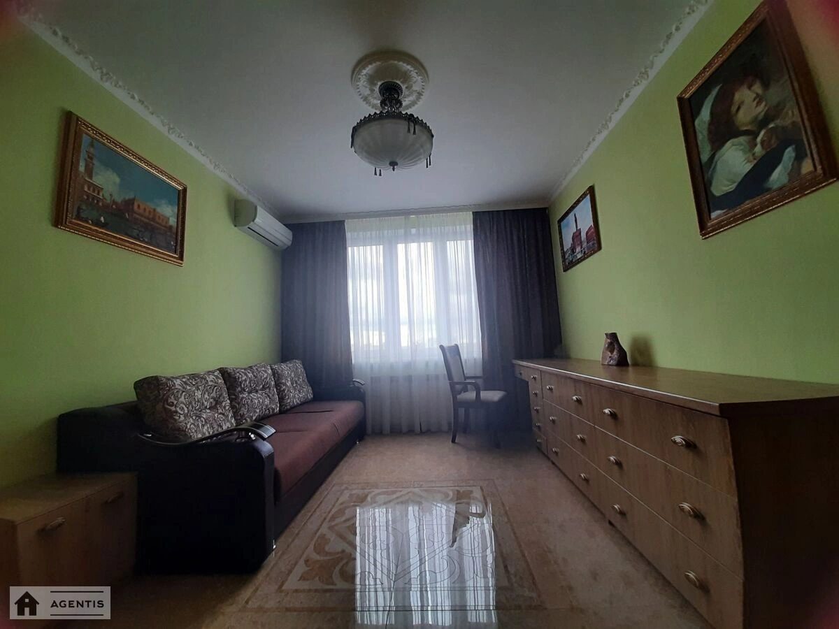 Apartment for rent. 4 rooms, 122 m², 15 floor/16 floors. 4, Lobanovskoho , Kyiv. 