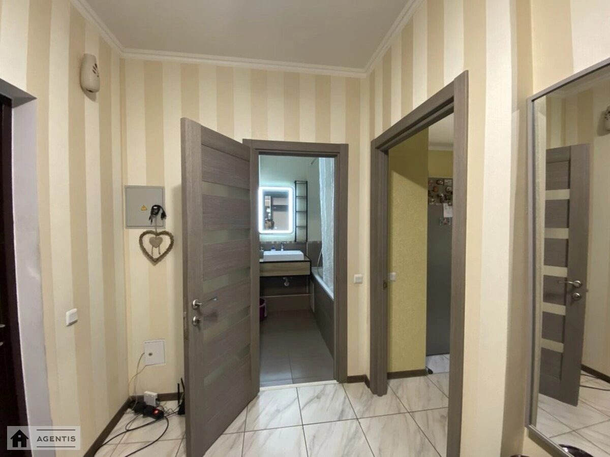 Apartment for rent. 1 room, 40 m², 5th floor/6 floors. Regeneratorna 4, Kyiv. 