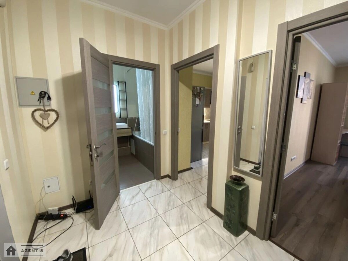 Apartment for rent. 1 room, 40 m², 5th floor/6 floors. Regeneratorna 4, Kyiv. 