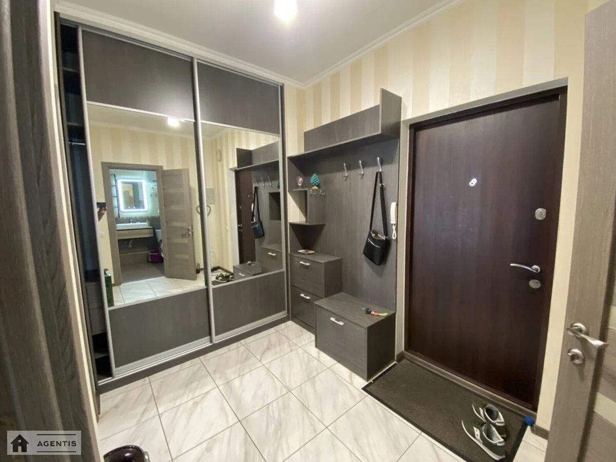 Apartment for rent. 1 room, 40 m², 5th floor/6 floors. Regeneratorna 4, Kyiv. 