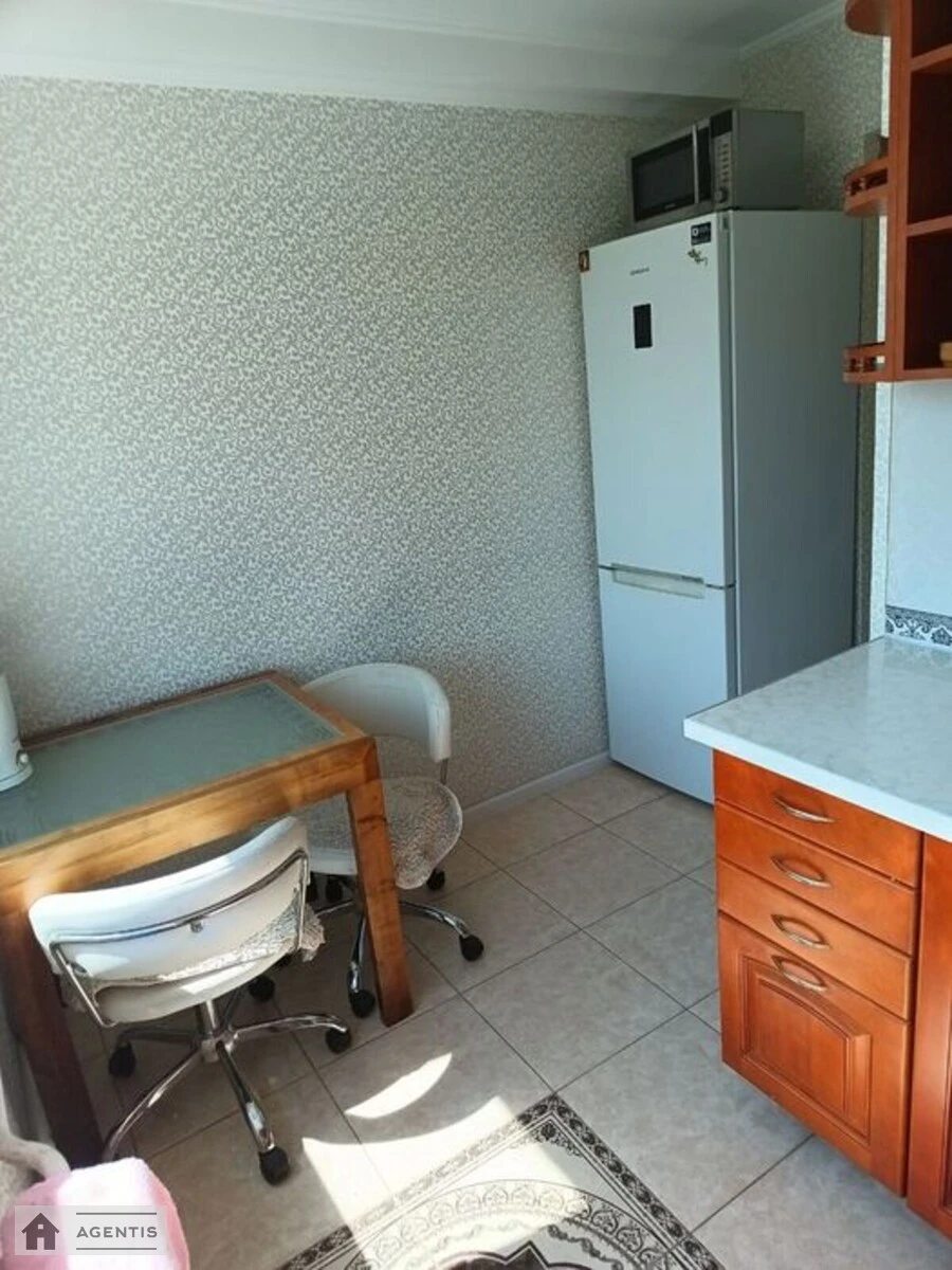 Apartment for rent. 2 rooms, 50 m², 4th floor/5 floors. Budivelnykiv, Kyiv. 