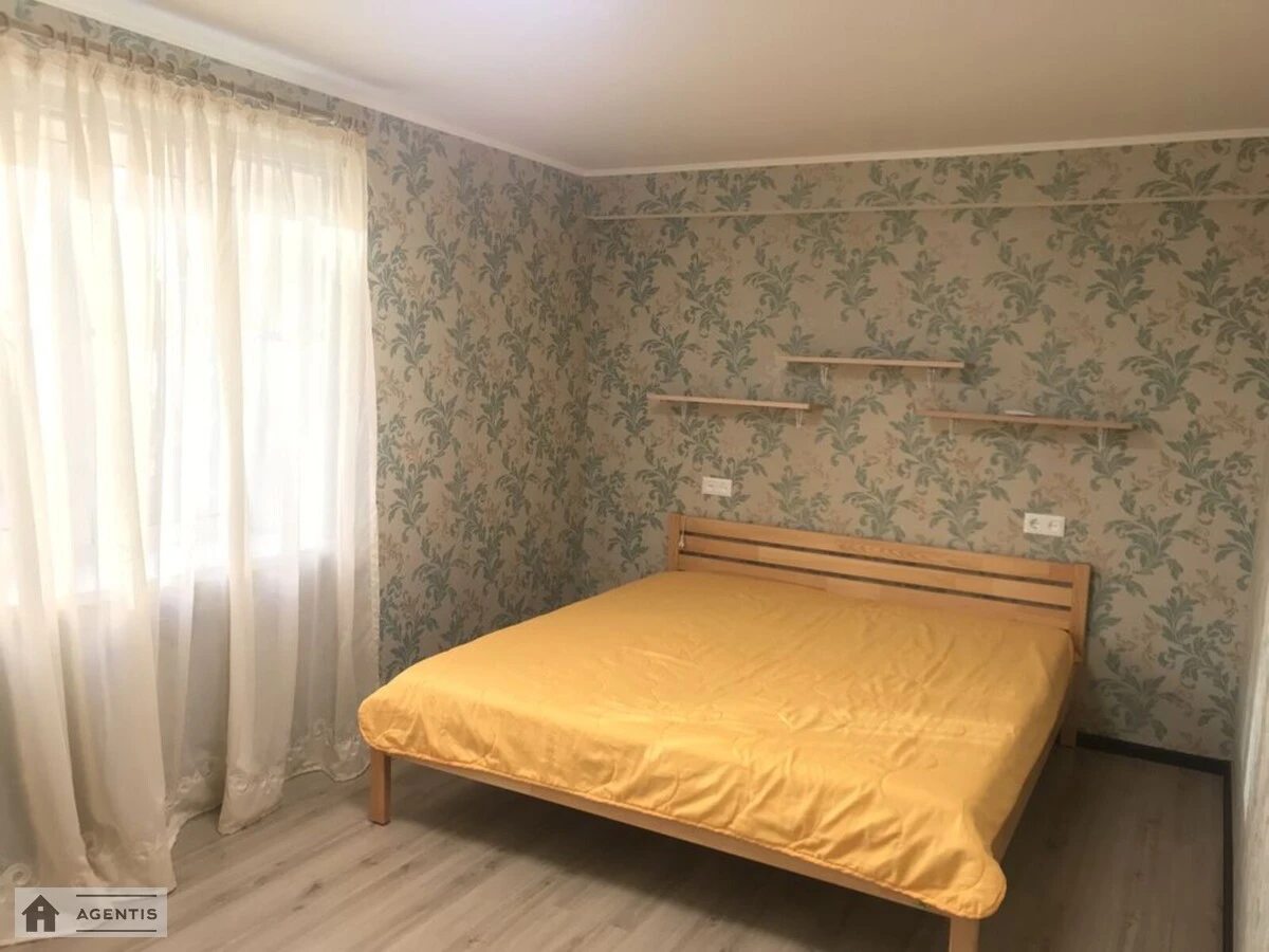 Apartment for rent. 2 rooms, 45 m², 1st floor/5 floors. Dmytra Bahaliya vul. Pozharskoho, Kyiv. 