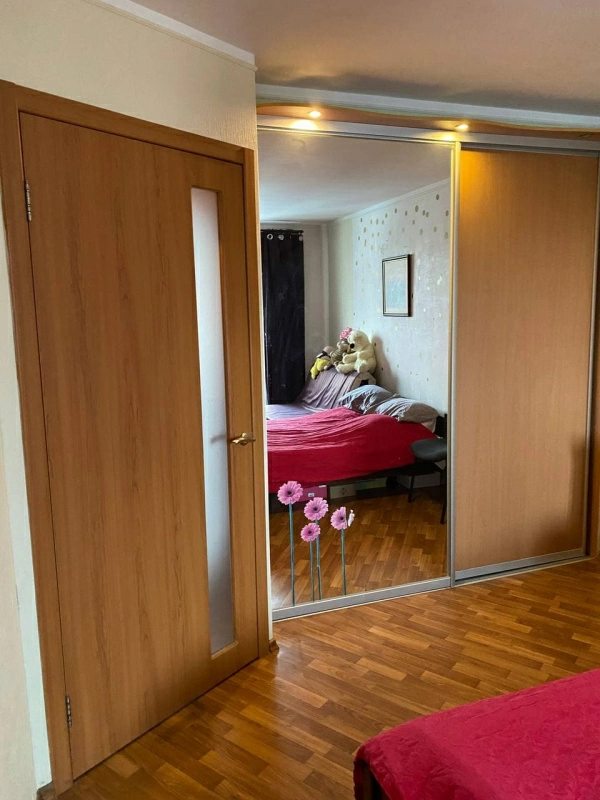 Apartments for sale. 3 rooms, 65 m², 3rd floor/9 floors. Traktorostroyteley, Kharkiv. 