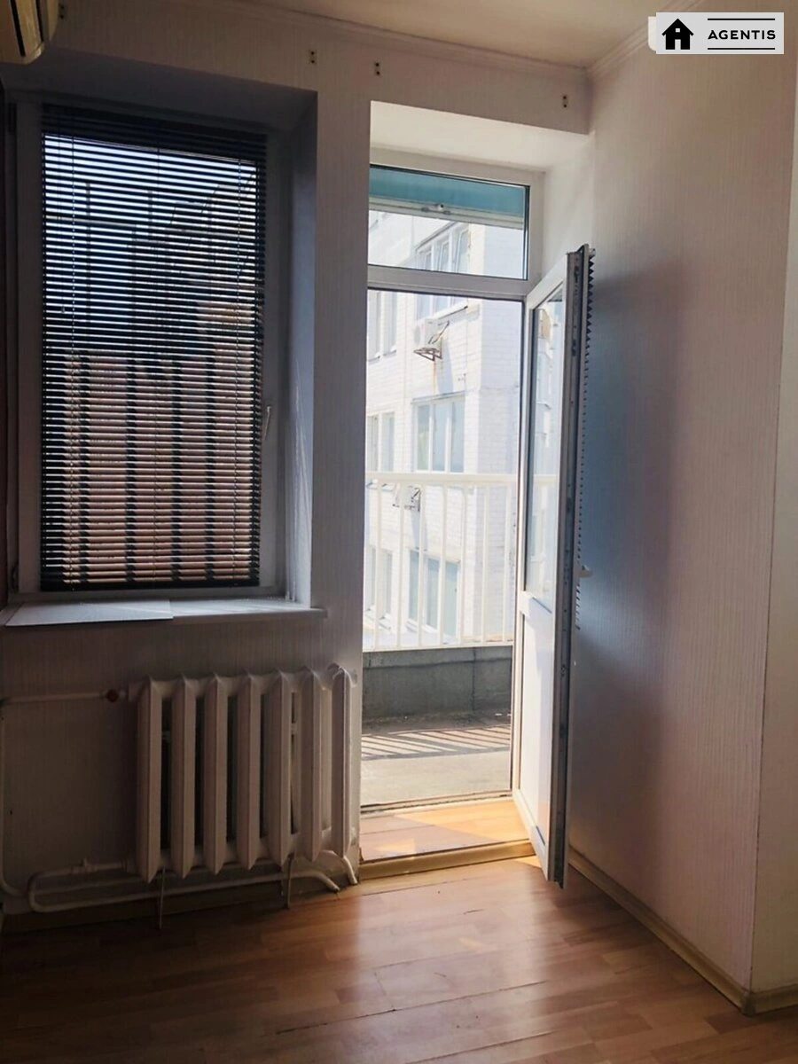 Сдам квартиру. 1 room, 44 m², 18 floor/23 floors. 10, Миколи Бажана просп., Киев. 