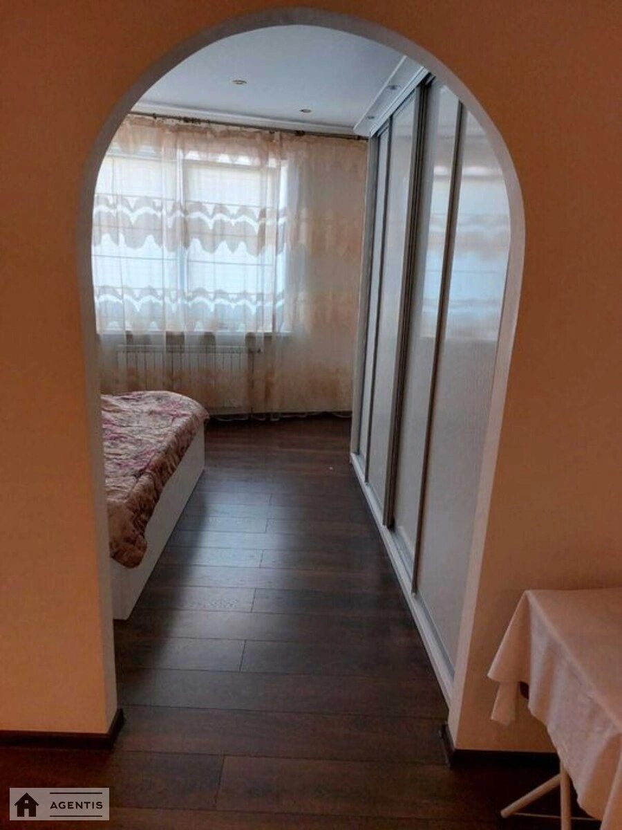 Apartment for rent. 3 rooms, 68 m², 13 floor/14 floors. 23, Petra Hryhorenka prosp., Kyiv. 