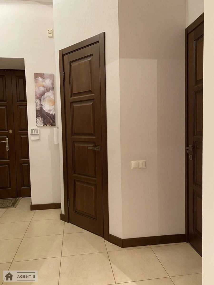 Apartment for rent. 3 rooms, 90 m², 2nd floor/4 floors. 37, Olesya Honchara vul., Kyiv. 