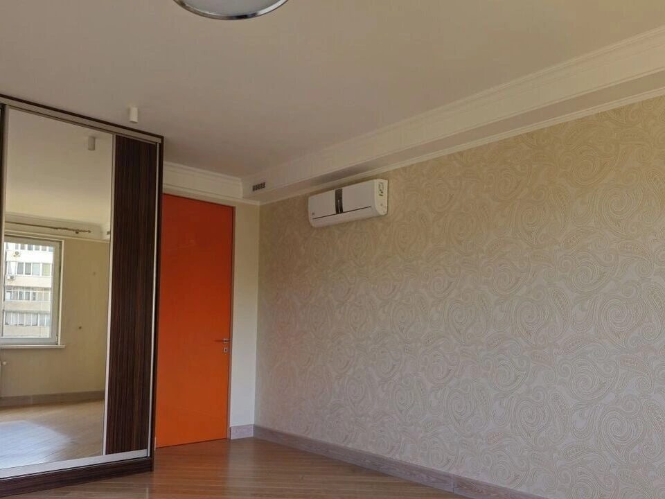 Apartment for rent. 3 rooms, 110 m², 8th floor/24 floors. 62, Golosiyivskiy 62, Kyiv. 