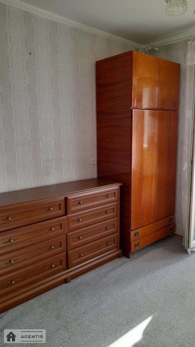Apartment for rent. 3 rooms, 90 m², 8th floor/16 floors. Chervonoyi Kalyny prosp. Volodymyra Mayakovskoho, Kyiv. 