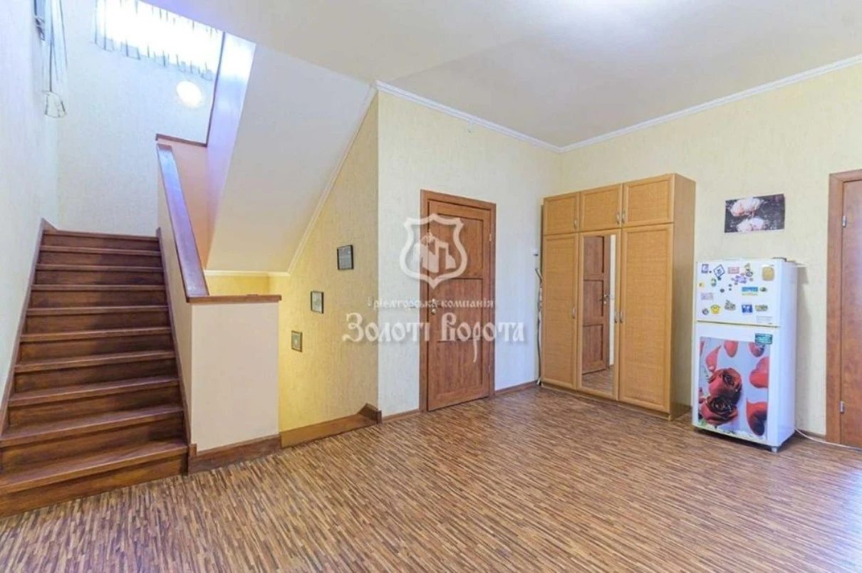 House for sale. 4 rooms, 297 m², 2 floors. Vyshenky. 
