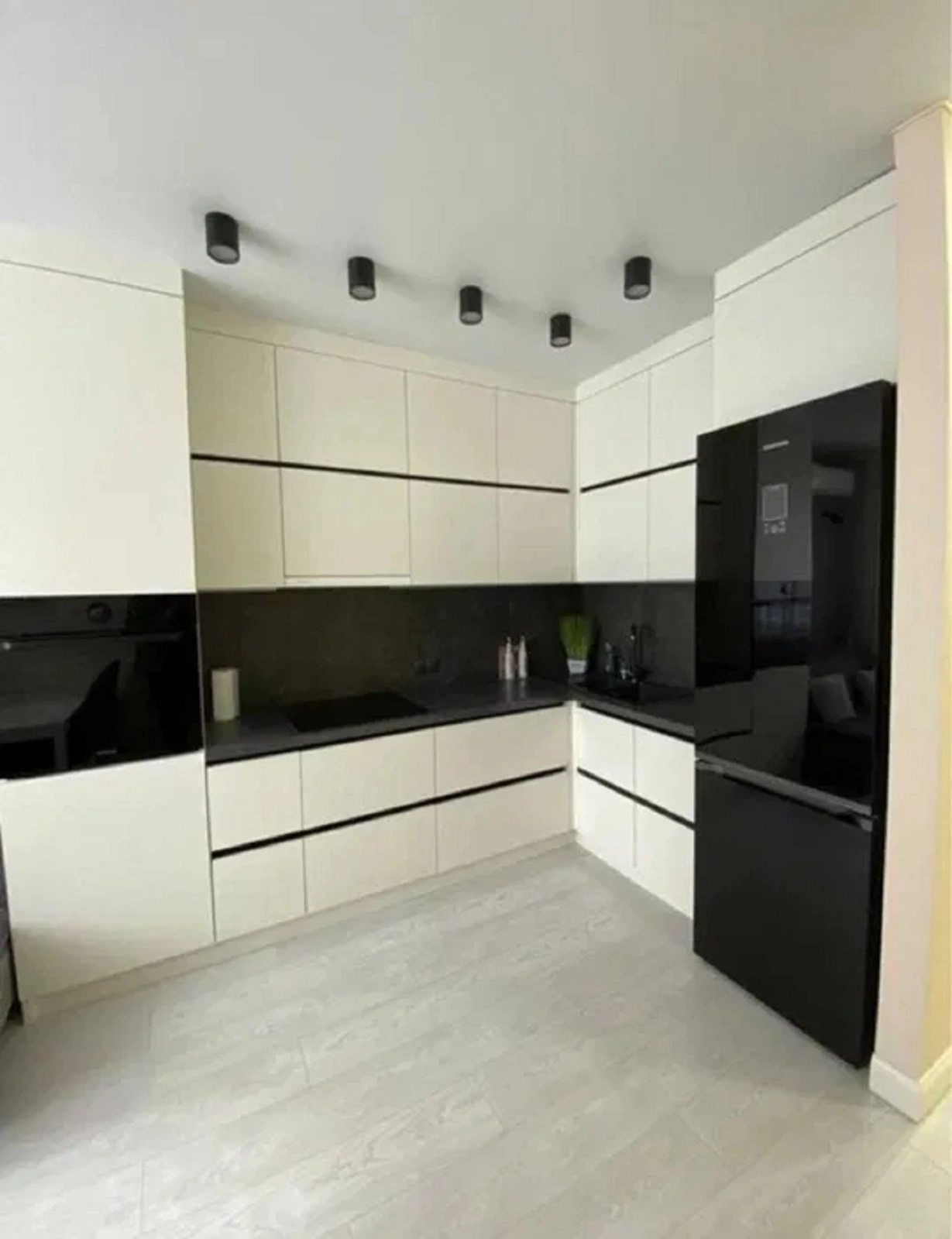 Apartments for sale. 1 room, 45 m², 8th floor/18 floors. 9, Zhemchuzhnaya ul., Odesa. 