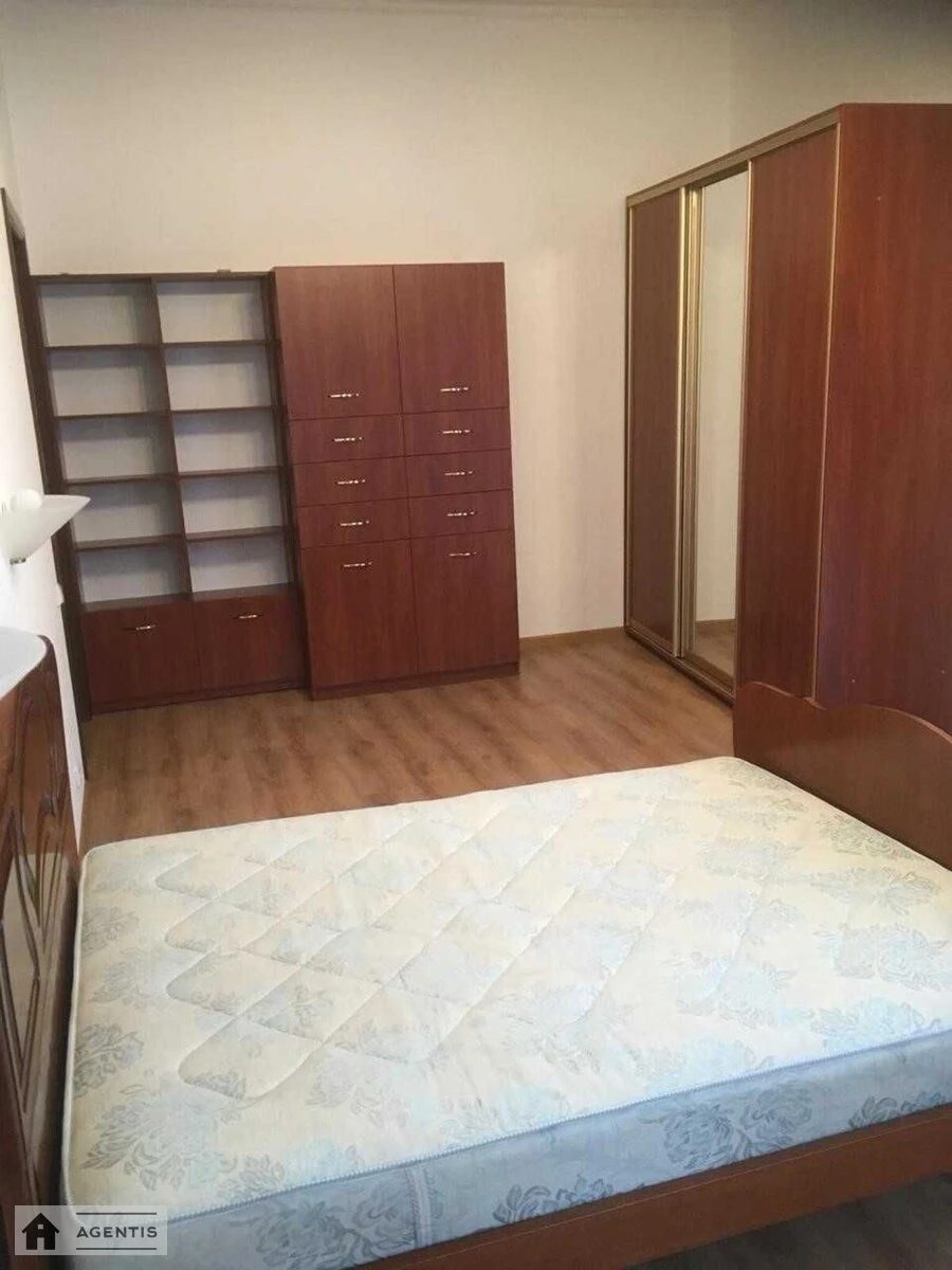Apartment for rent. 4 rooms, 132 m², 3rd floor/4 floors. 13, Tarasa Shevchenka prov., Kyiv. 