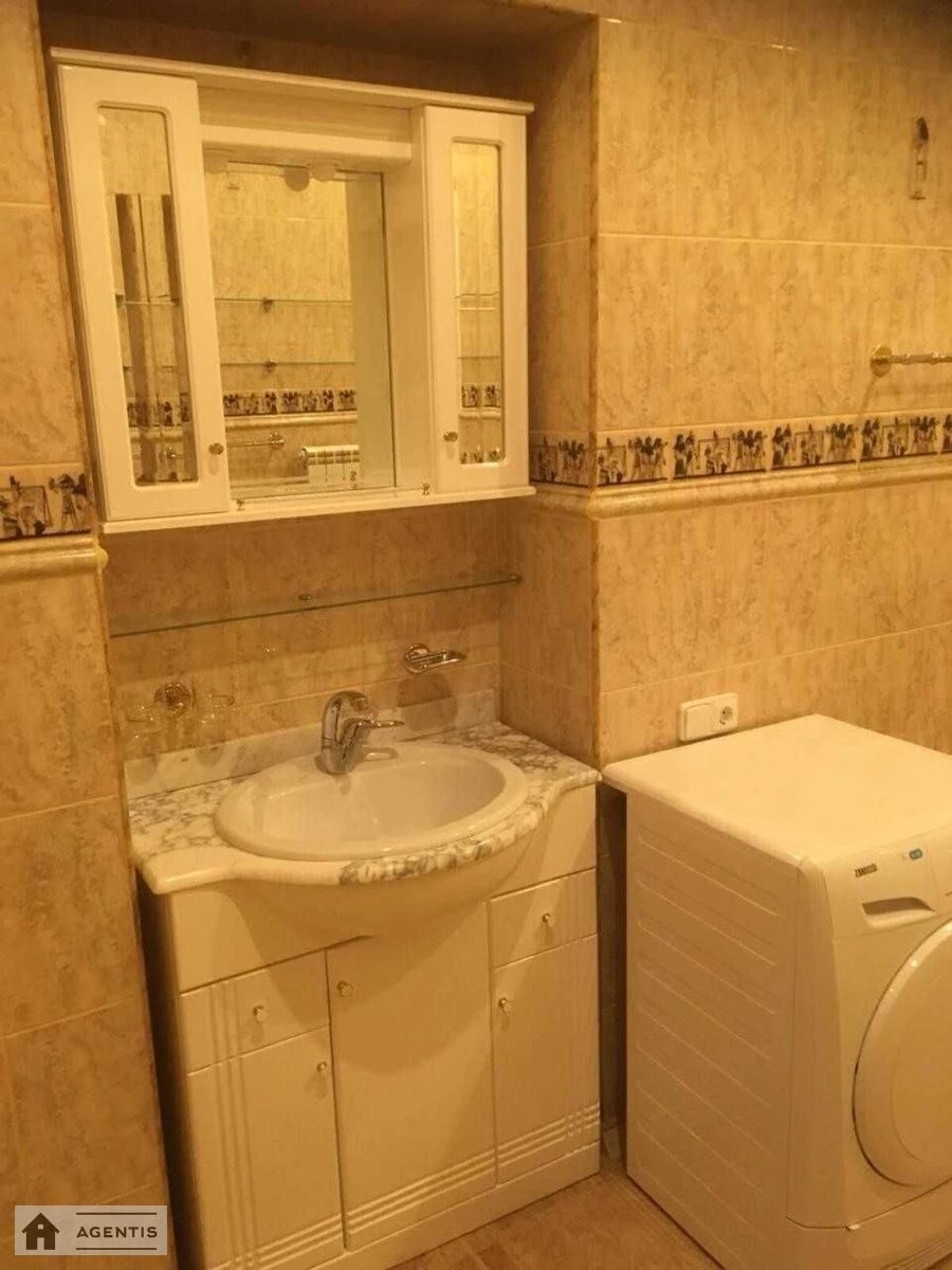 Apartment for rent. 4 rooms, 132 m², 3rd floor/4 floors. 13, Tarasa Shevchenka prov., Kyiv. 