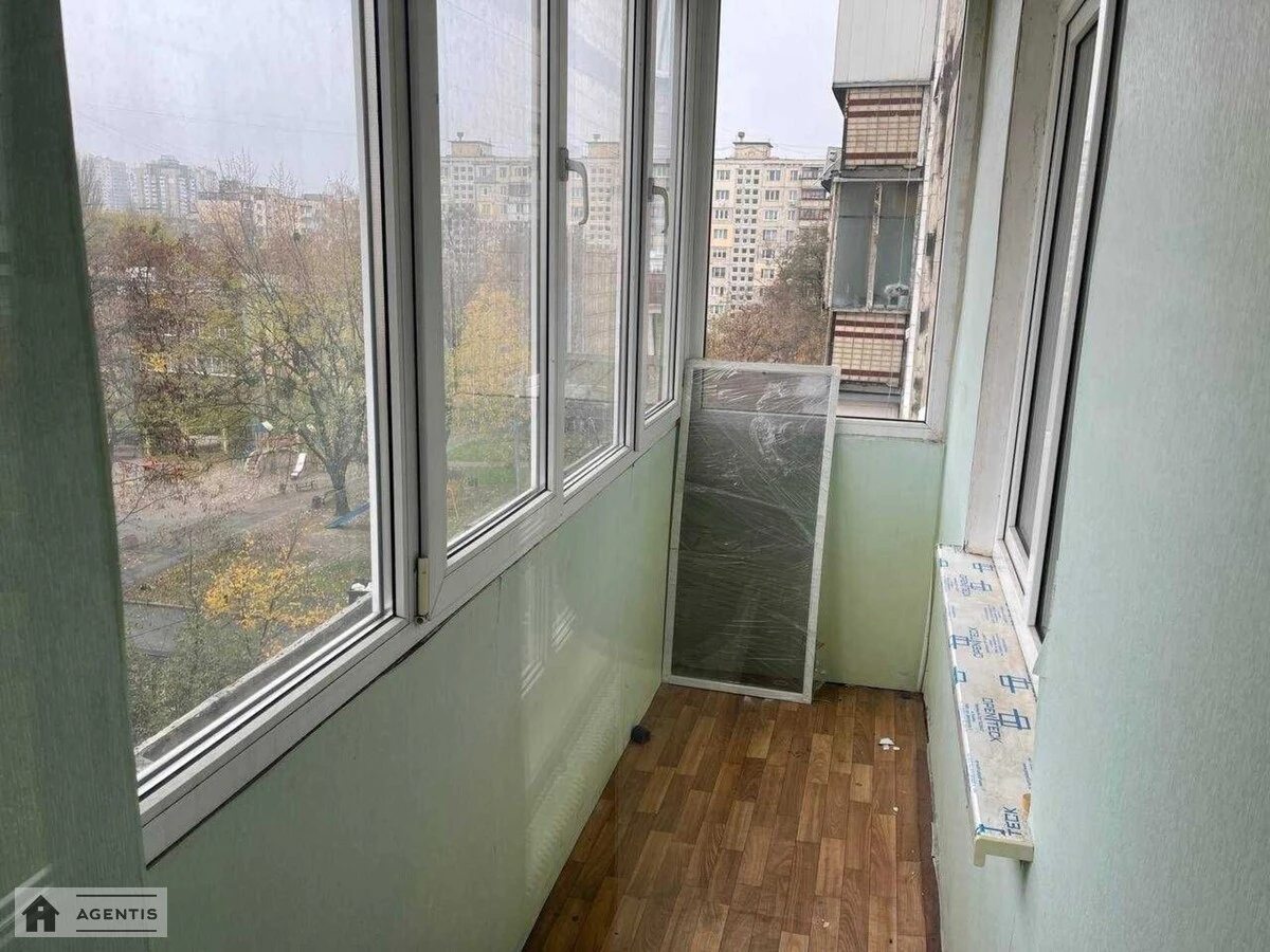 Apartment for rent. 2 rooms, 52 m², 5th floor/9 floors. 1, Panteleymona Kulisha vul. Chelyabinska, Kyiv. 