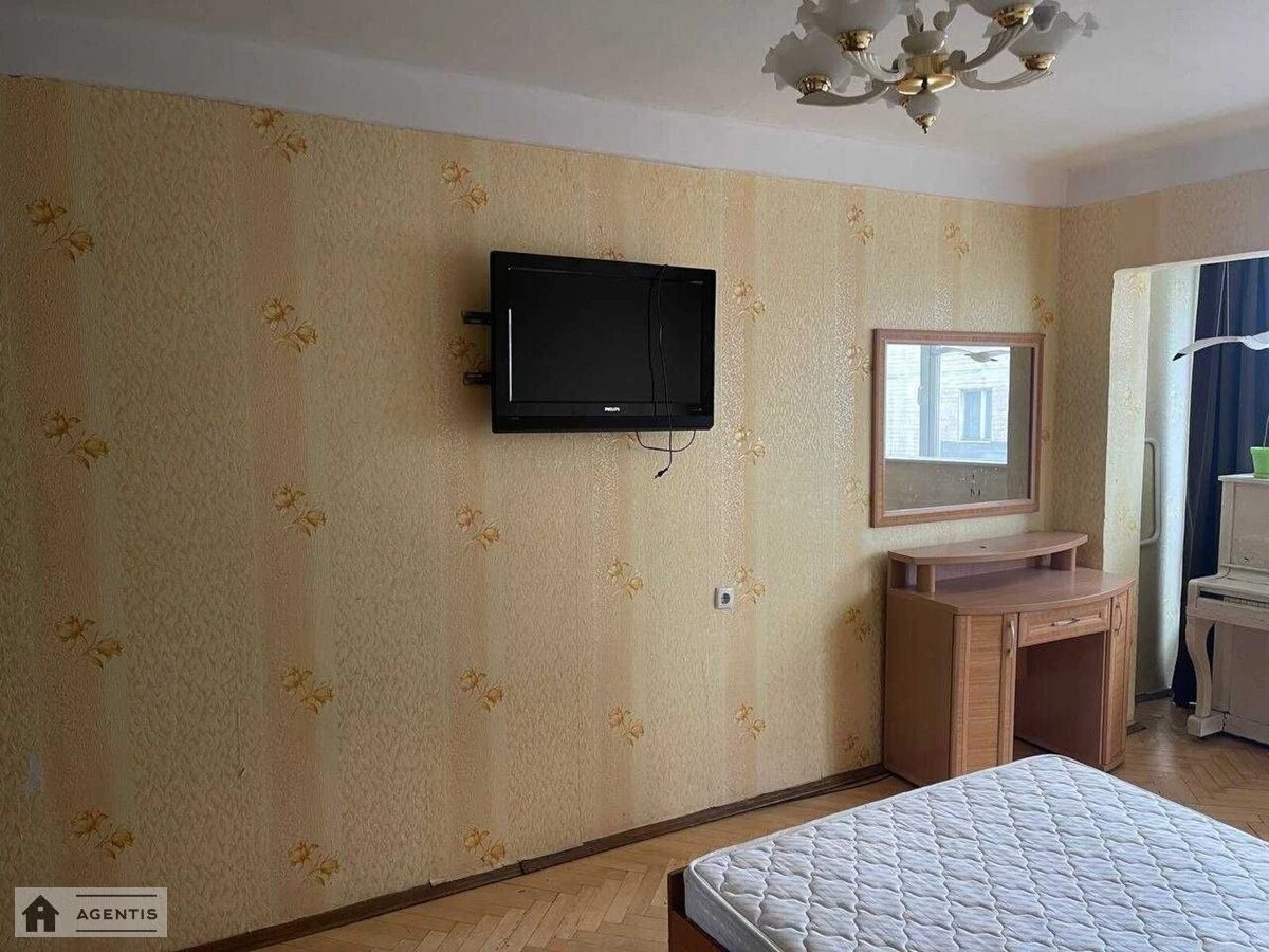 Сдам квартиру. 2 rooms, 52 m², 5th floor/9 floors. 1, Пантелеймона Куліша вул. (Челябінська), Киев. 