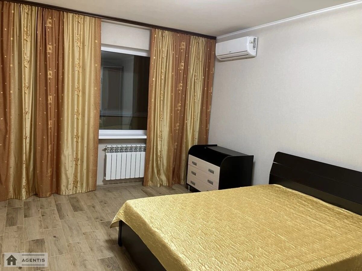 Apartment for rent. 1 room, 44 m², 4th floor/20 floors. 5, Solomiyi Krushelnytskoyi vul., Kyiv. 