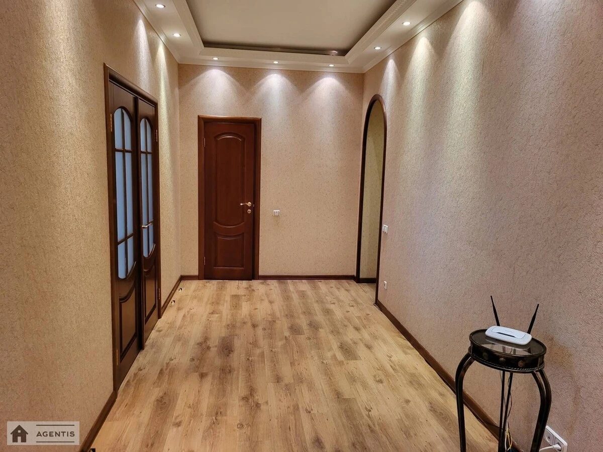 Apartment for rent. 4 rooms, 145 m², 8th floor/10 floors. 70, Pochaynynska 70, Kyiv. 