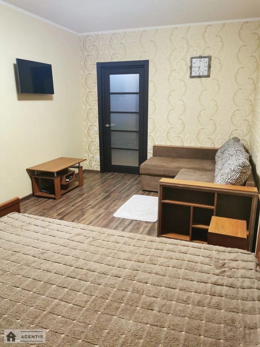 Apartment for rent. 1 room, 40 m², 2nd floor/10 floors. Svyatoshynska , Vyshneve. 
