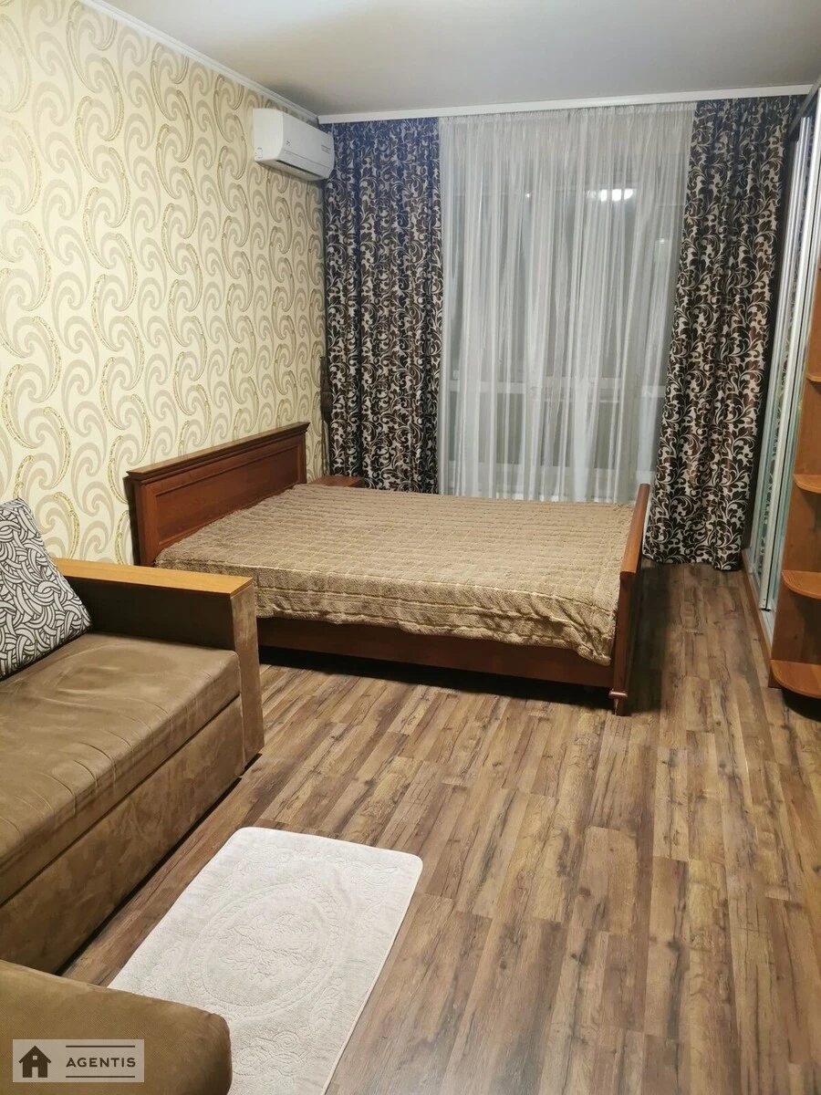 Сдам квартиру. 1 room, 40 m², 2nd floor/10 floors. Святошинська , Вишневое. 