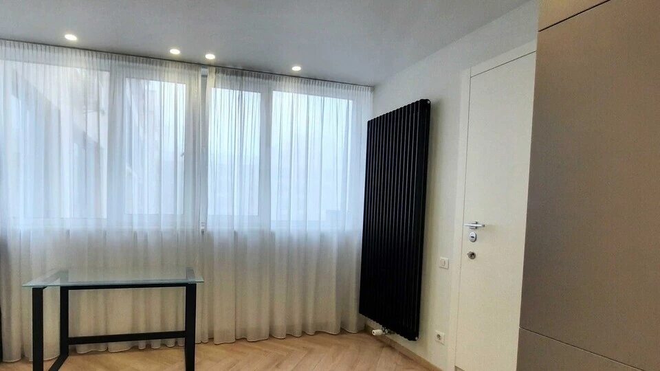 Apartment for rent. 2 rooms, 77 m², 18 floor/22 floors. Sobornosti prosp. Vozzyednannya, Kyiv. 