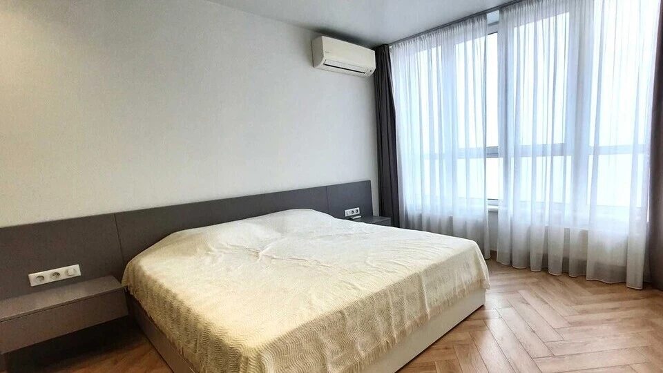 Apartment for rent. 2 rooms, 77 m², 18 floor/22 floors. Sobornosti prosp. Vozzyednannya, Kyiv. 