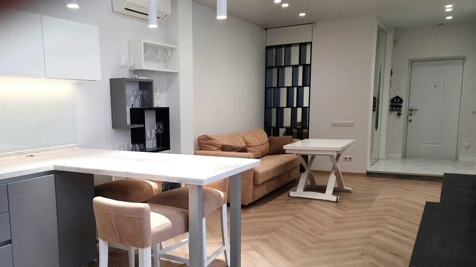 Apartment for rent. 2 rooms, 77 m², 18 floor/22 floors. Sobornosti prosp. Vozzyednannya, Kyiv. 