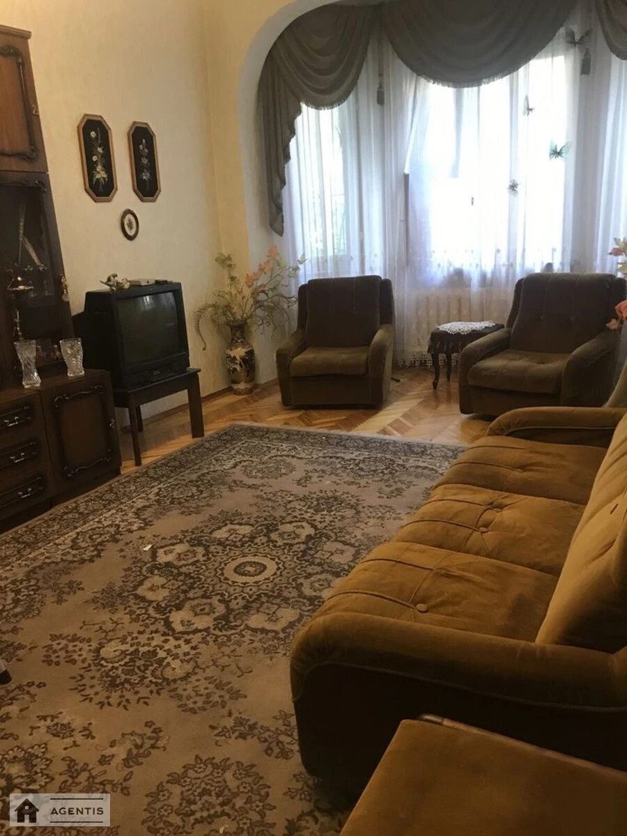 Apartment for rent. 2 rooms, 56 m², 1st floor/4 floors. Desnyanskyy rayon, Kyiv. 