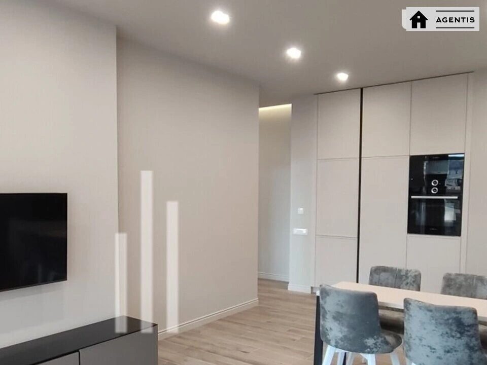 Сдам квартиру 3 комнаты, 95 m², 5 эт./30 этажей. 11, Андрія Верхогляда вул. (Михайла Драгомірова), Киев. 