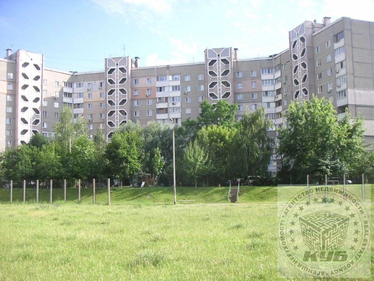 Продаж квартири. 2 rooms, 56 m², 1st floor/10 floors. 34, Симиренка 34, Київ. 