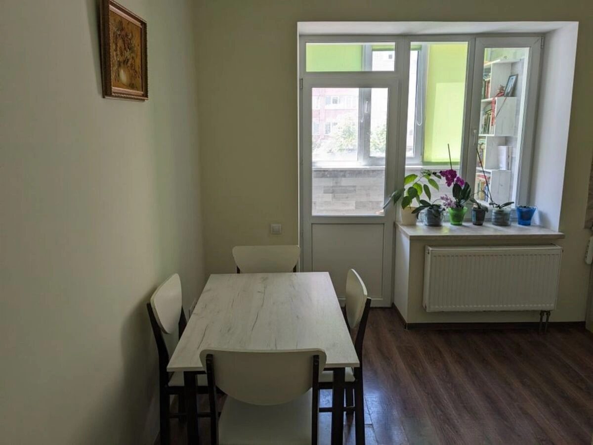 Apartments for sale. 1 room, 53 m², 2nd floor/12 floors. 25, Boholyubova , Sofiyivska Borshchahivka. 