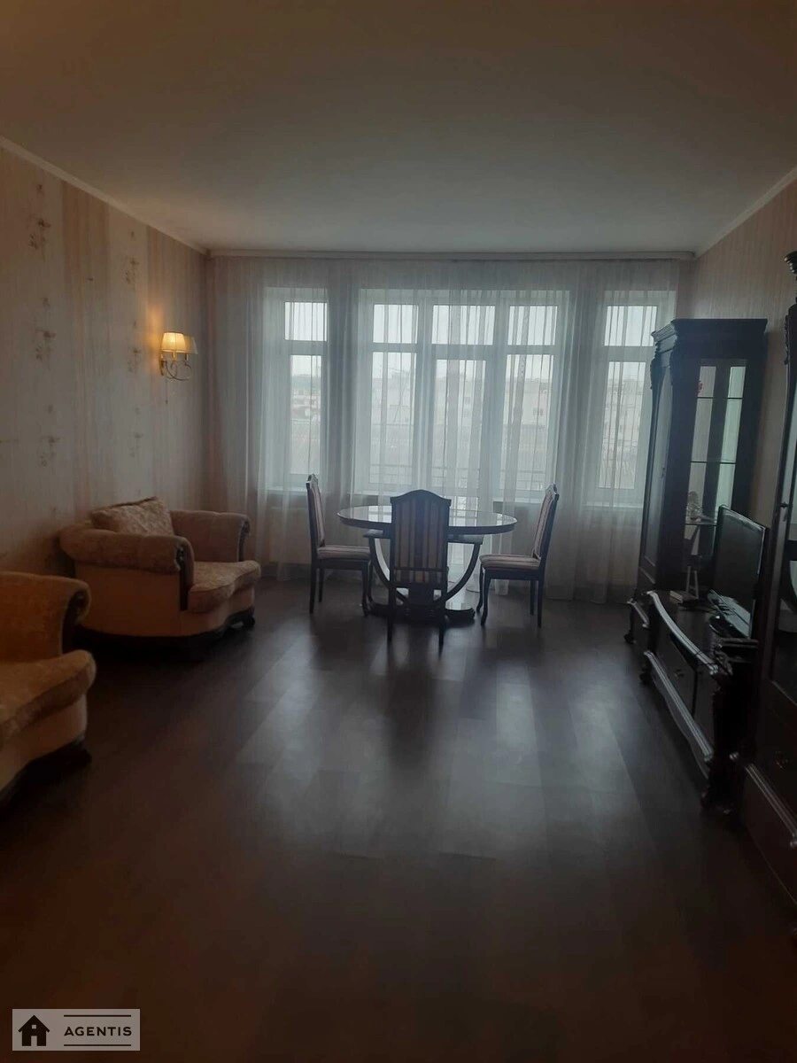 Сдам квартиру. 3 rooms, 125 m², 5th floor/10 floors. 30, Щекавицкая 30, Киев. 