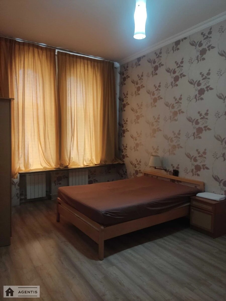 Сдам квартиру. 4 rooms, 100 m², 4th floor/4 floors. 15, Бассейная 15, Киев. 