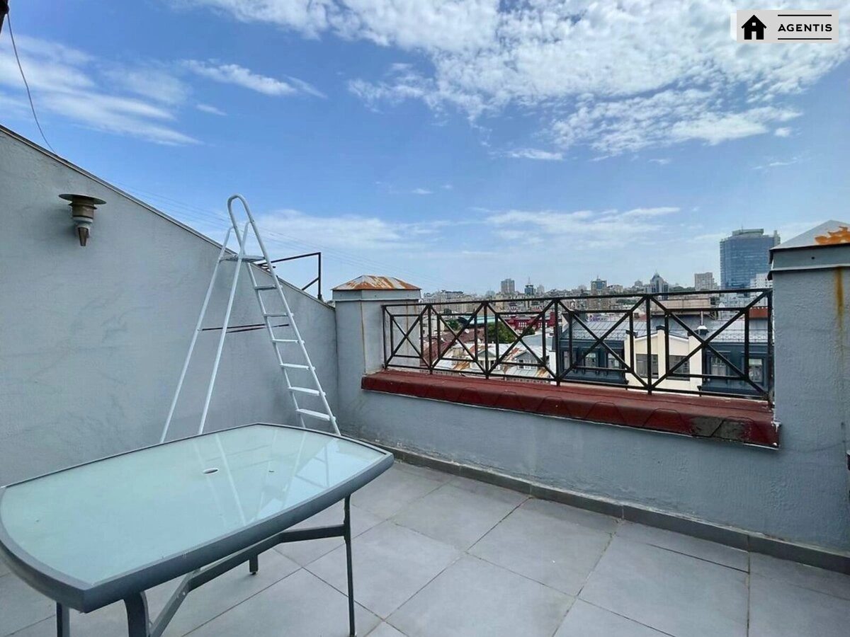 Здам квартиру. 3 rooms, 120 m², 8th floor/8 floors. 4, Антоновича вул. (Горького), Київ. 