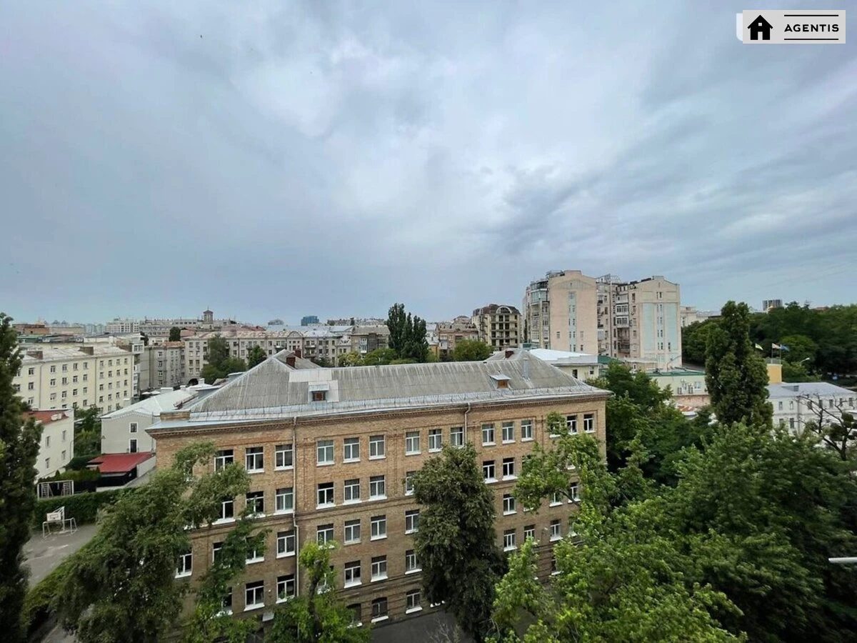 Сдам квартиру. 3 rooms, 120 m², 8th floor/8 floors. 4, Антоновича вул. (Горького), Киев. 