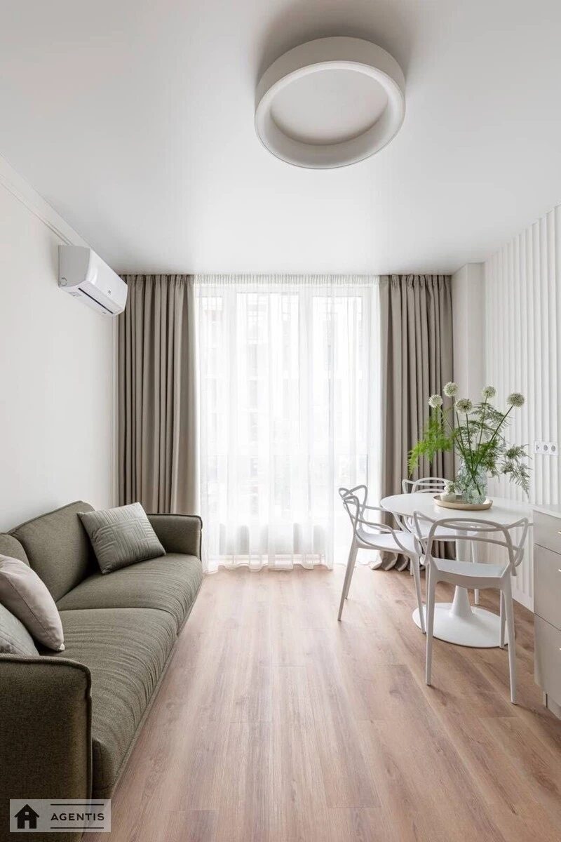 Apartment for rent. 1 room, 41 m², 2nd floor/7 floors. Salutna, Kyiv. 