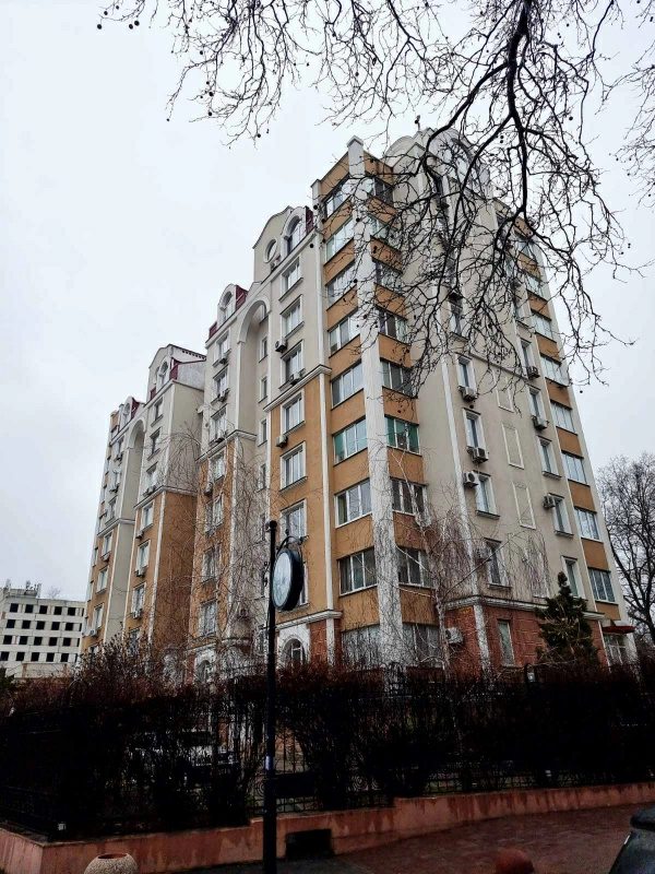 Apartments for sale. 4 rooms, 171 m², 6th floor/10 floors. 35, Frantsuzskyy bulvar, Odesa. 