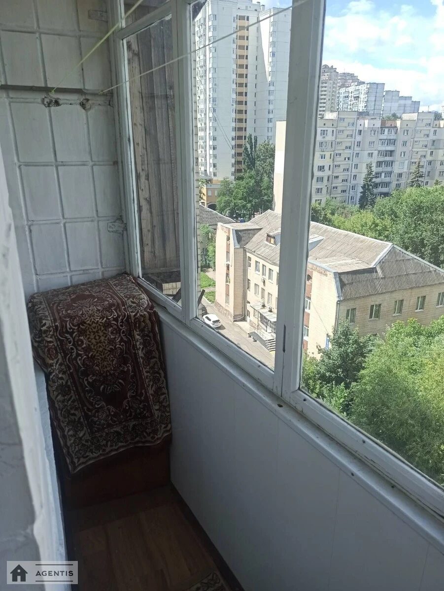 Apartment for rent. 1 room, 30 m², 8th floor/9 floors. 24, Vadyma Hetmana vul., Kyiv. 