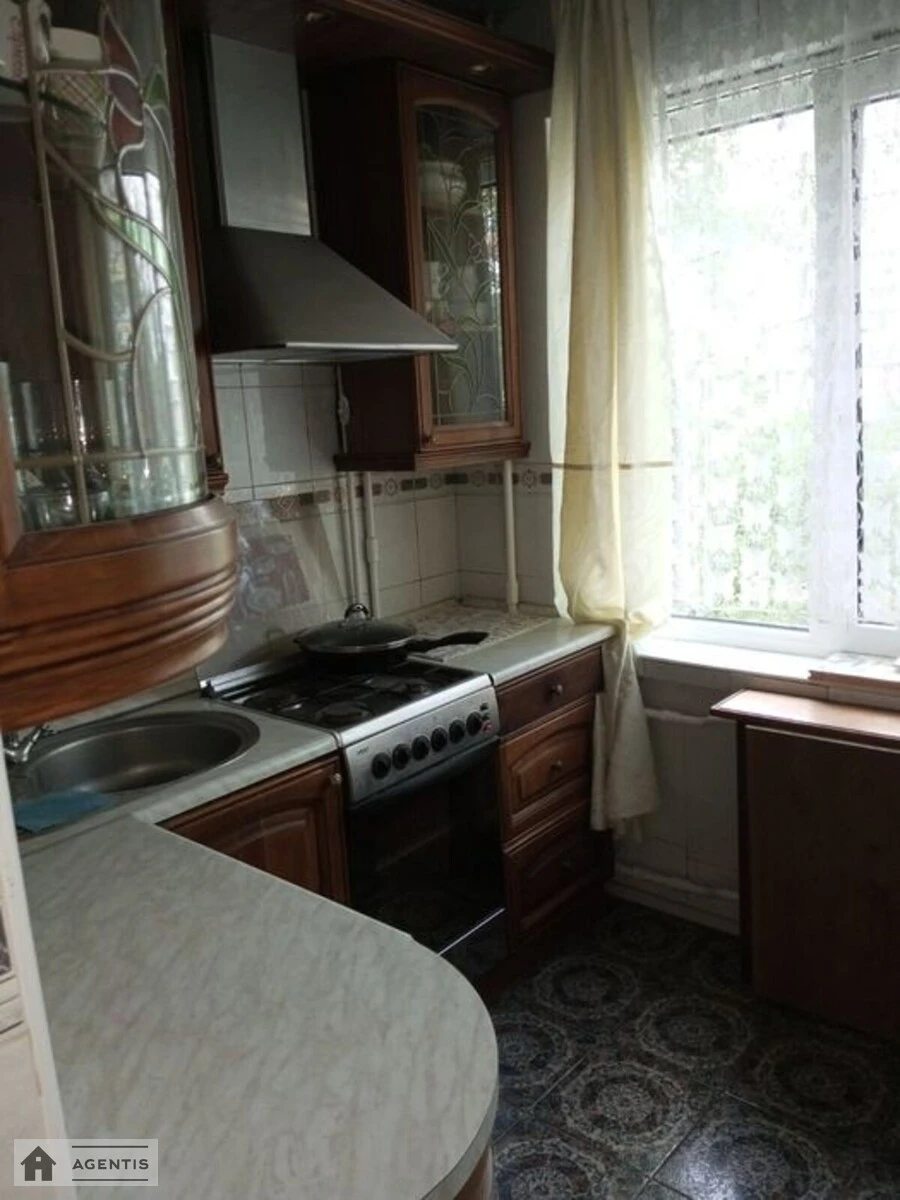 Apartment for rent. 3 rooms, 70 m², 3rd floor/9 floors. 8, Oleksandra Arkhypenka vul. Mate Zalky, Kyiv. 