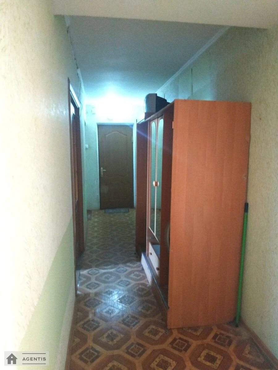 Здам квартиру. 2 rooms, 65 m², 3rd floor/9 floors. 27, Прирічна 27, Київ. 