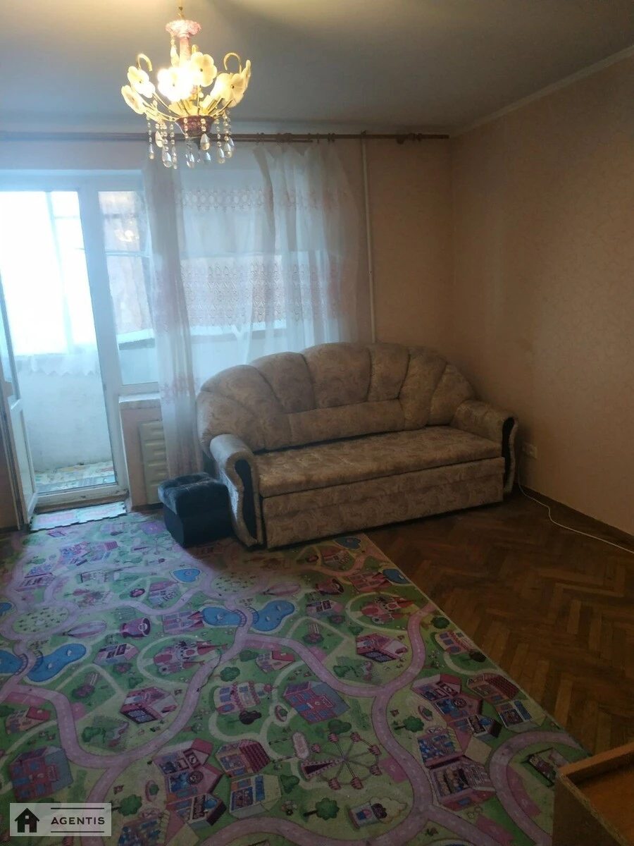 Apartment for rent. 2 rooms, 65 m², 3rd floor/9 floors. 27, Pryrichna 27, Kyiv. 
