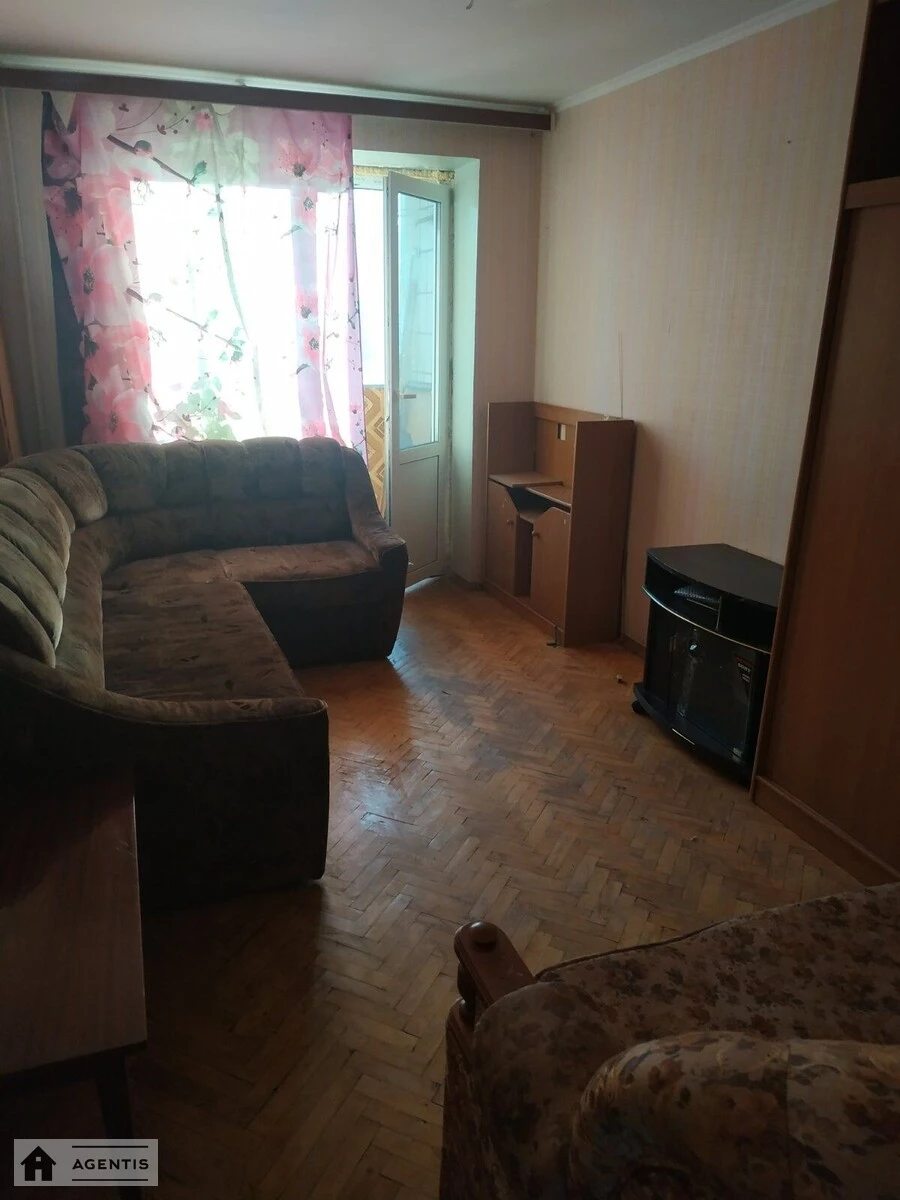 Здам квартиру. 2 rooms, 65 m², 3rd floor/9 floors. 27, Прирічна 27, Київ. 