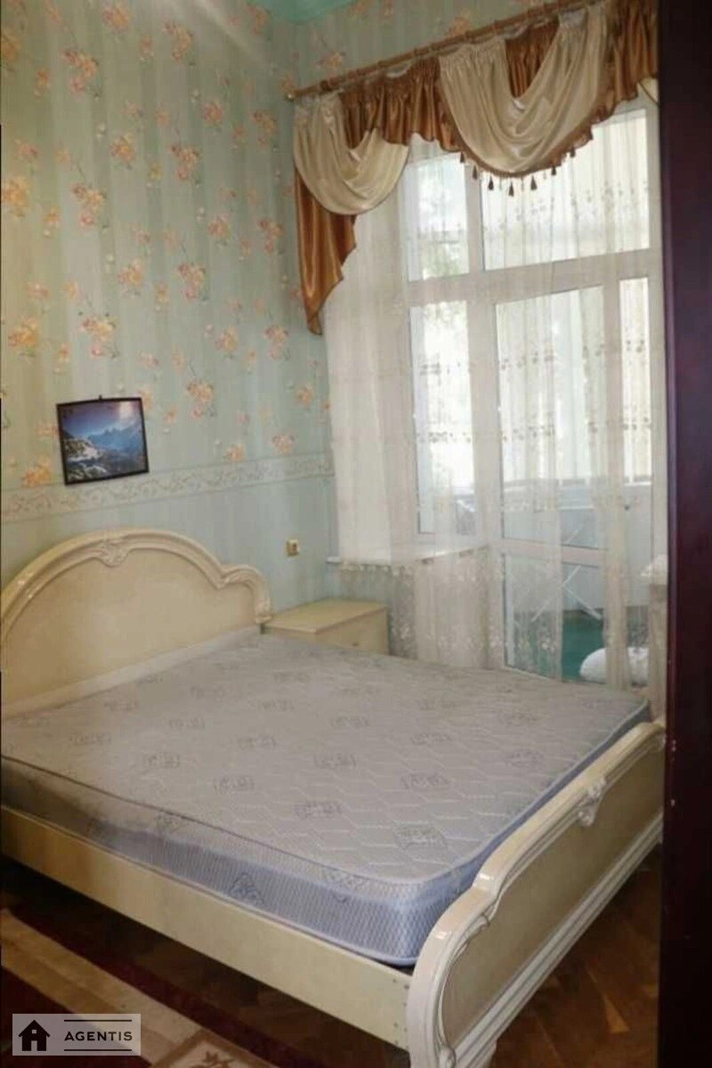 Сдам квартиру. 4 rooms, 105 m², 2nd floor/4 floors. 29, Шота Руставелі вул., Киев. 