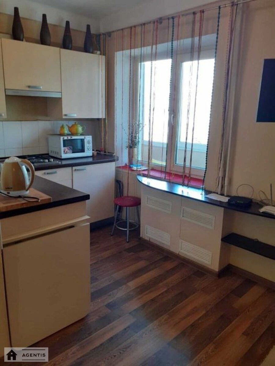 Apartment for rent. 1 room, 40 m², 4th floor/9 floors. Dniprovskyy rayon, Kyiv. 