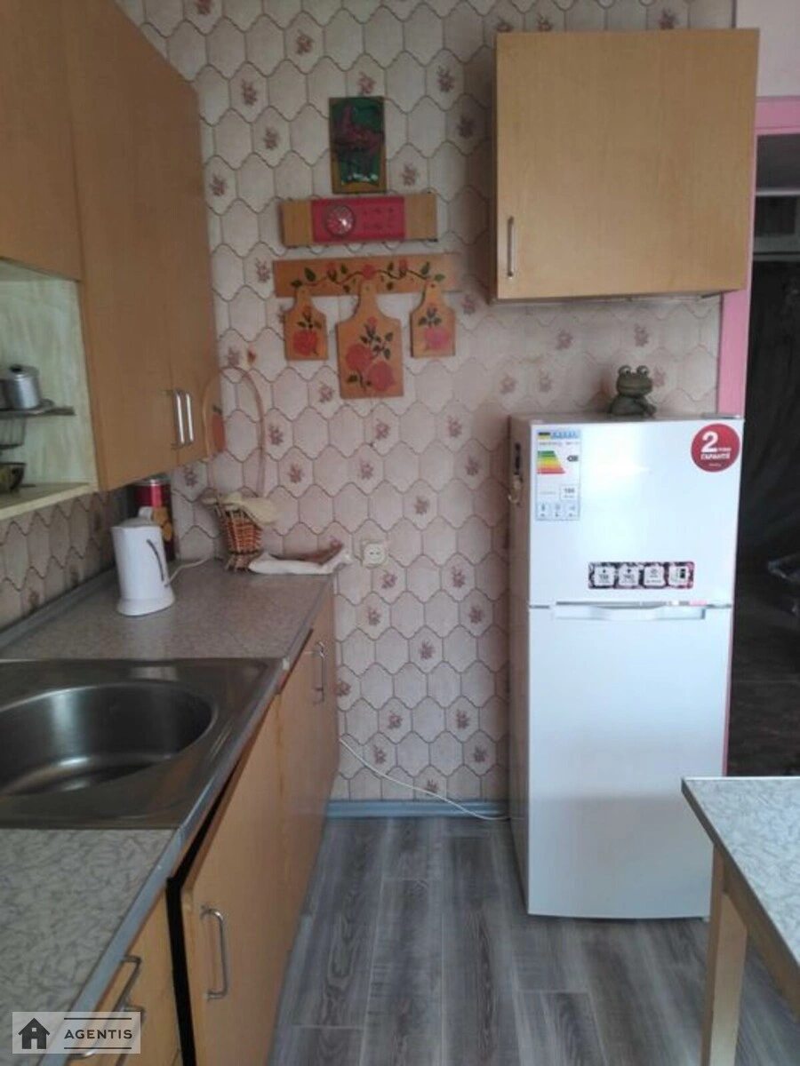 Apartment for rent. 1 room, 40 m², 1st floor/9 floors. Desnyanskyy rayon, Kyiv. 