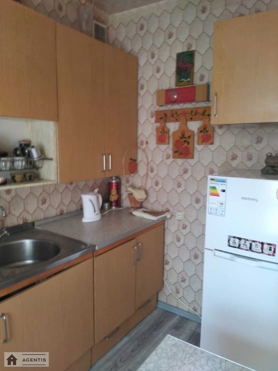 Apartment for rent. 1 room, 40 m², 1st floor/9 floors. Desnyanskyy rayon, Kyiv. 