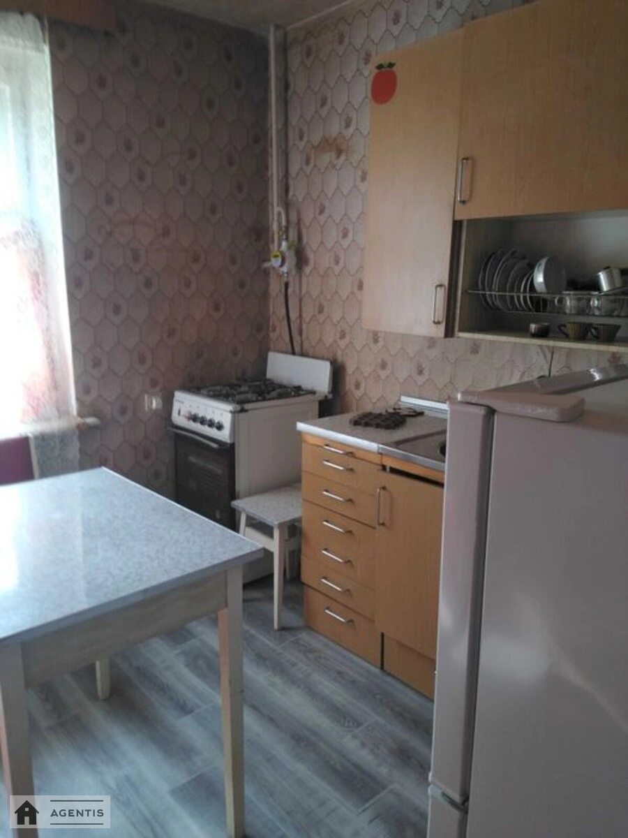 Apartment for rent. 1 room, 40 m², 1st floor/9 floors. Desnyanskyy rayon, Kyiv. 