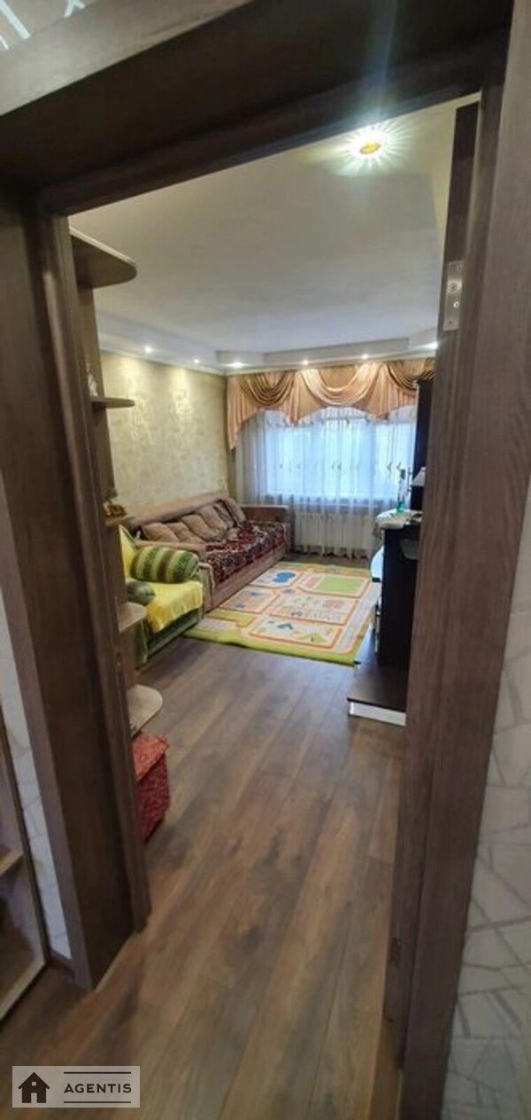 Apartment for rent. 2 rooms, 46 m², 5th floor/5 floors. 4, Eduarda Vilde vul., Kyiv. 