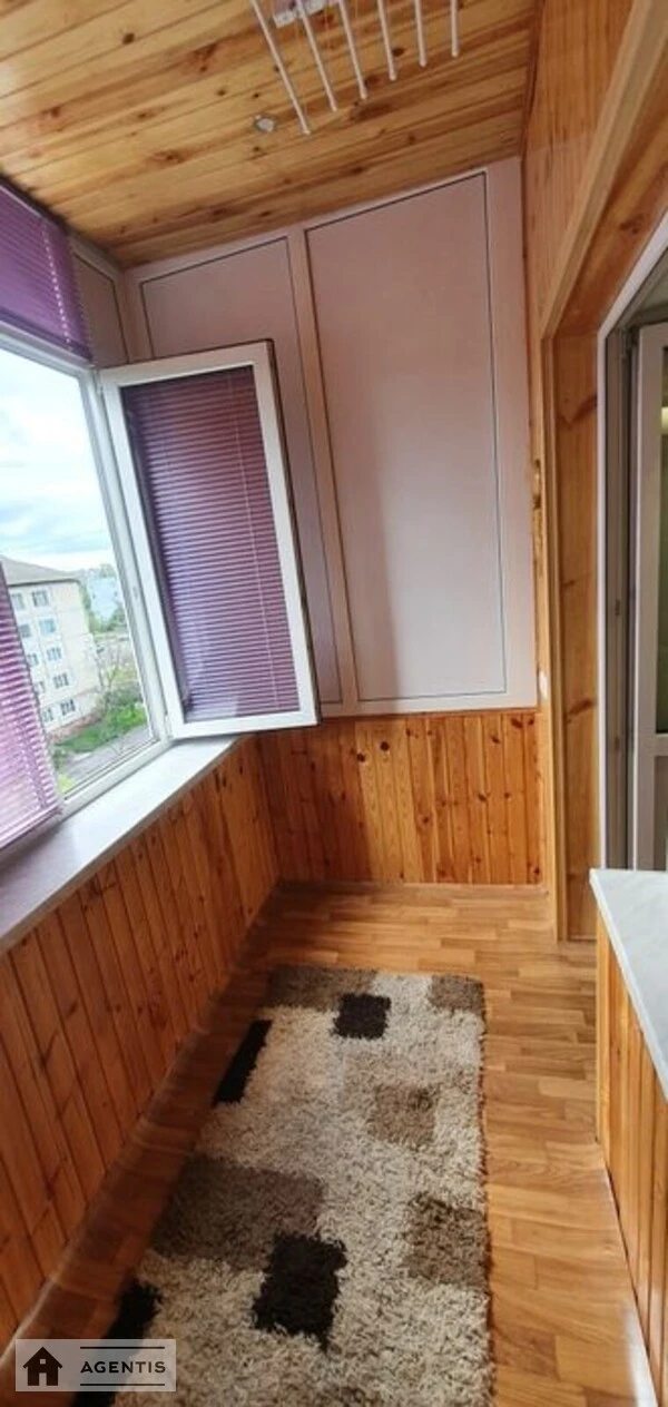 Apartment for rent. 2 rooms, 46 m², 5th floor/5 floors. 4, Eduarda Vilde vul., Kyiv. 